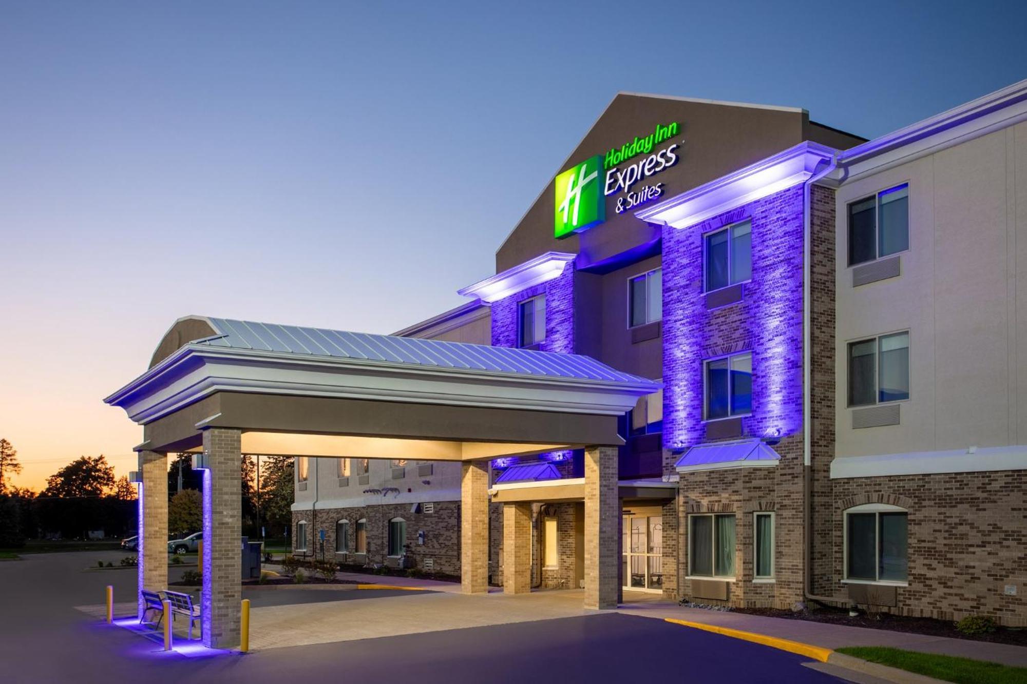 Holiday Inn Express & Suites Clinton, An Ihg Hotel Exterior foto