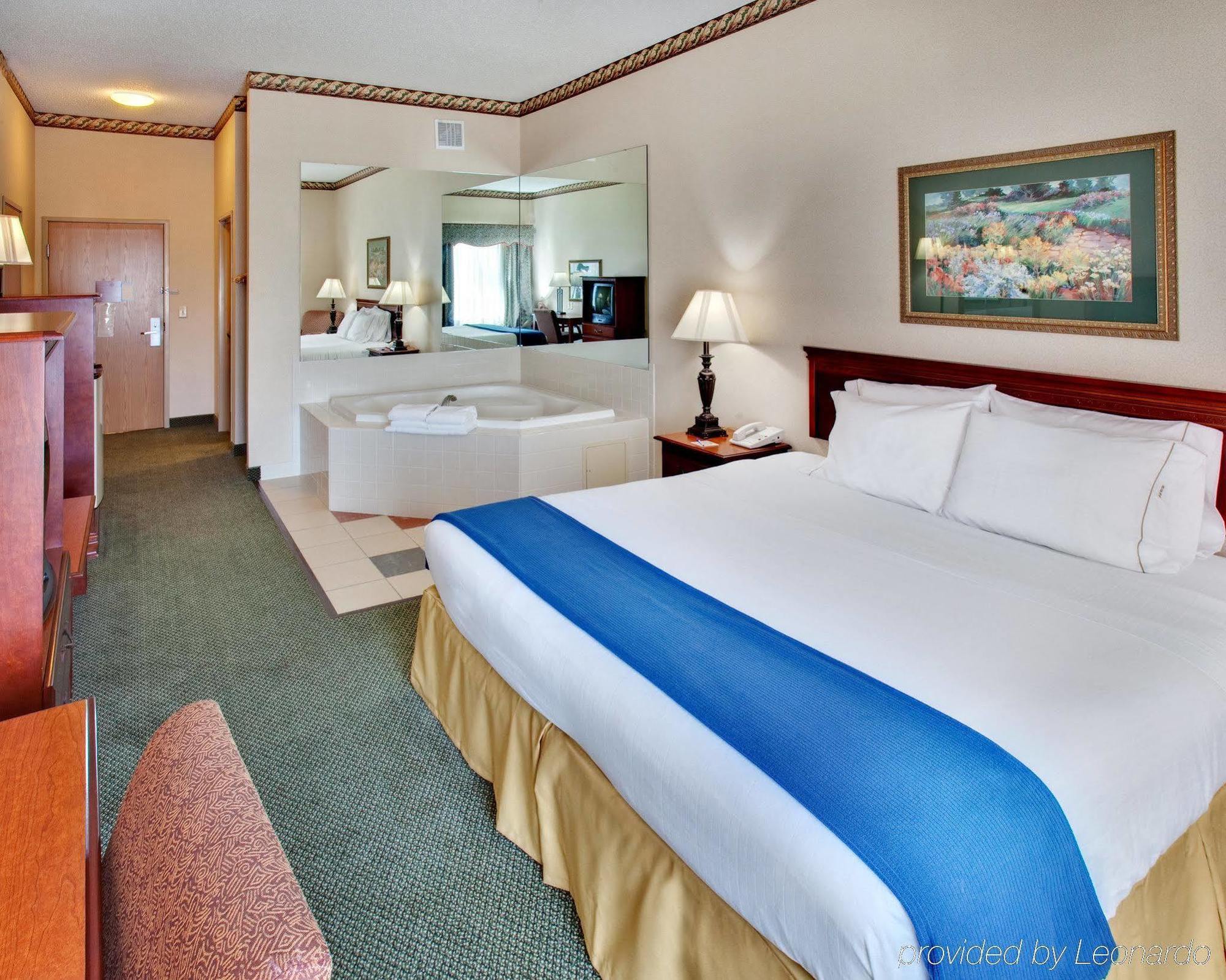 Holiday Inn Express & Suites Clinton, An Ihg Hotel Quarto foto